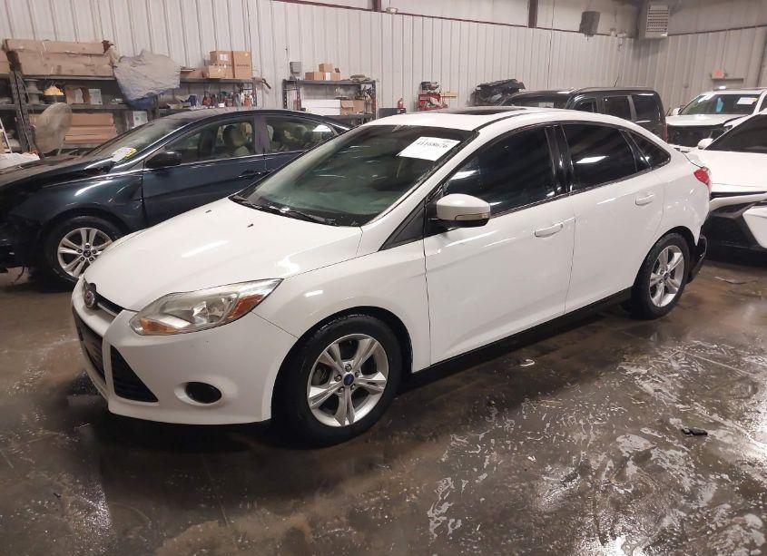 Photo 2 of 2014 Ford Focus SE (VIN 1FADP3F2XEL132959)