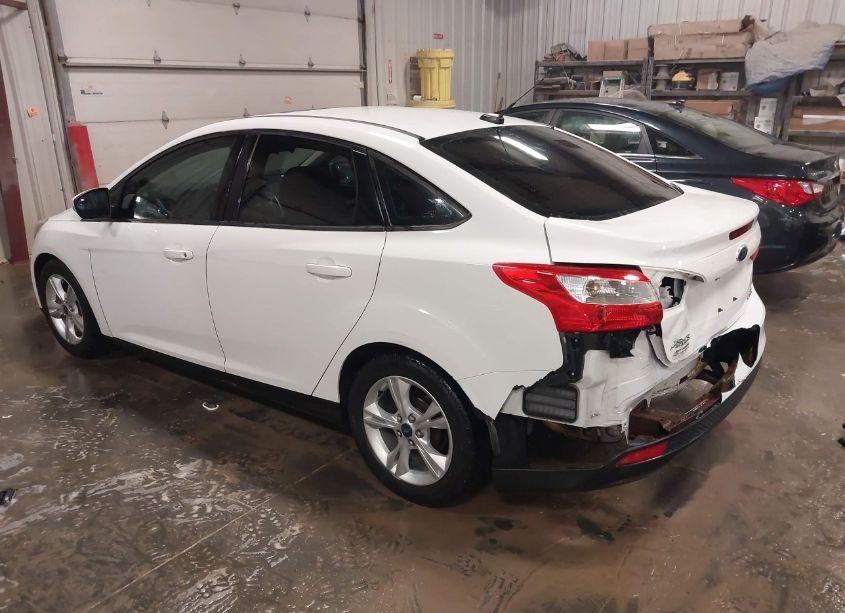 Photo 3 of 2014 Ford Focus SE (VIN 1FADP3F2XEL132959)