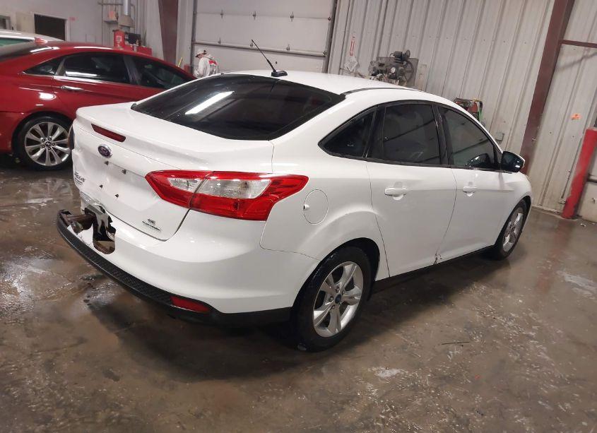 Photo 4 of 2014 Ford Focus SE (VIN 1FADP3F2XEL132959)