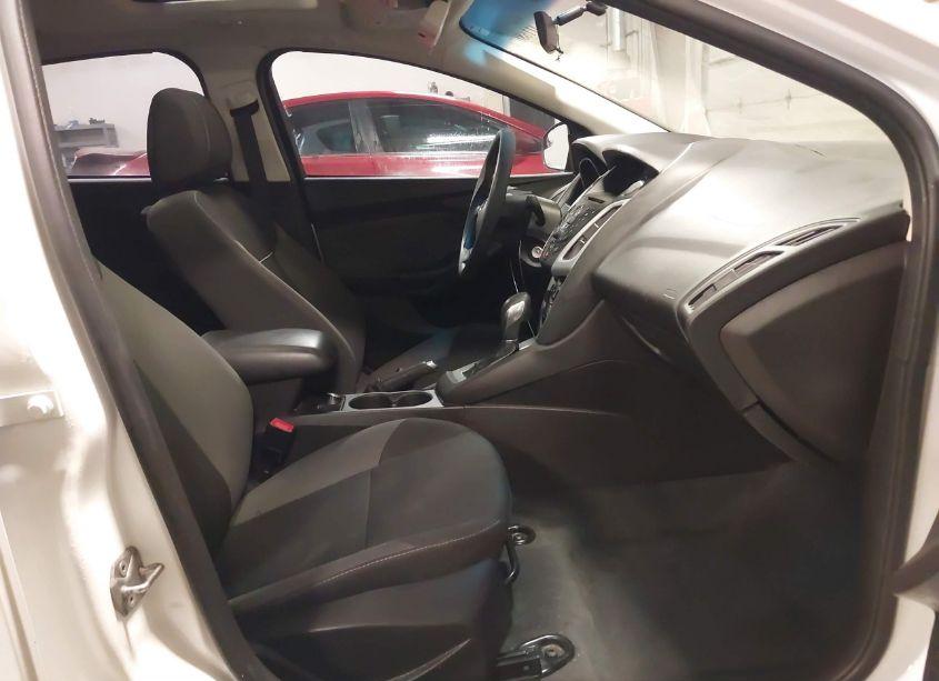 Photo 5 of 2014 Ford Focus SE (VIN 1FADP3F2XEL132959)