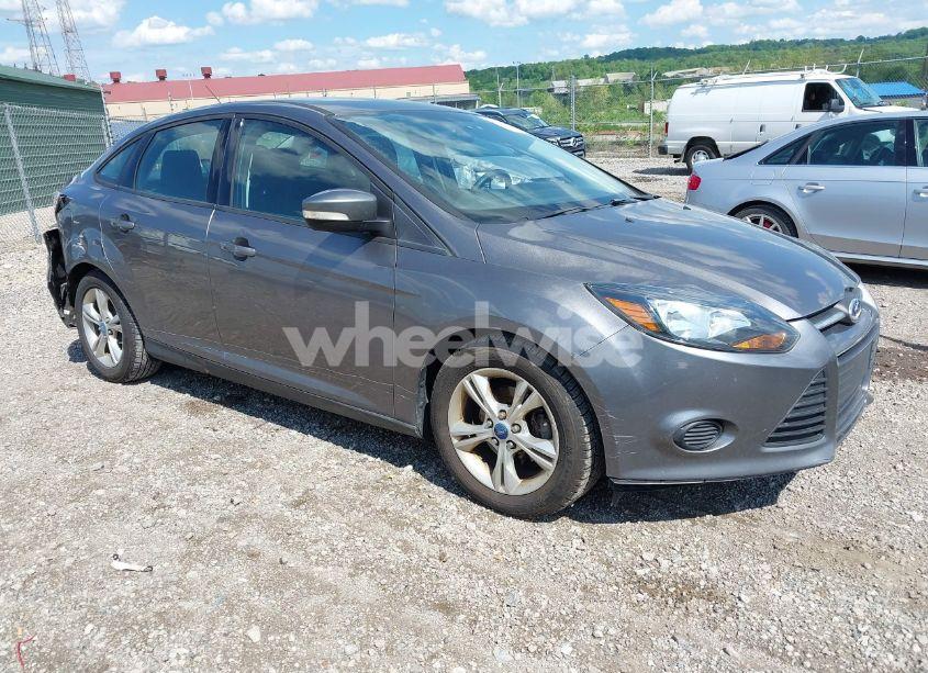 2014 Ford Focus SE (VIN 1FADP3F2XEL136526) main photo