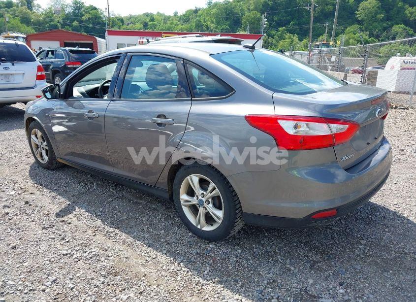 Photo 3 of 2014 Ford Focus SE (VIN 1FADP3F2XEL136526)
