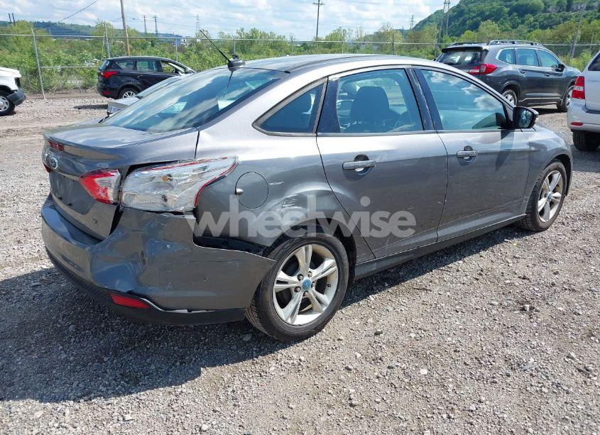 Photo 4 of 2014 Ford Focus SE (VIN 1FADP3F2XEL136526)