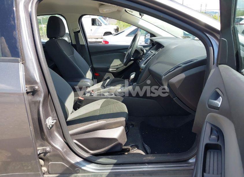 Photo 5 of 2014 Ford Focus SE (VIN 1FADP3F2XEL136526)