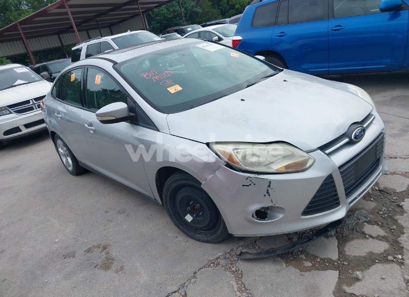 2014 Ford Focus SE (VIN 1FADP3F2XEL145047) main photo