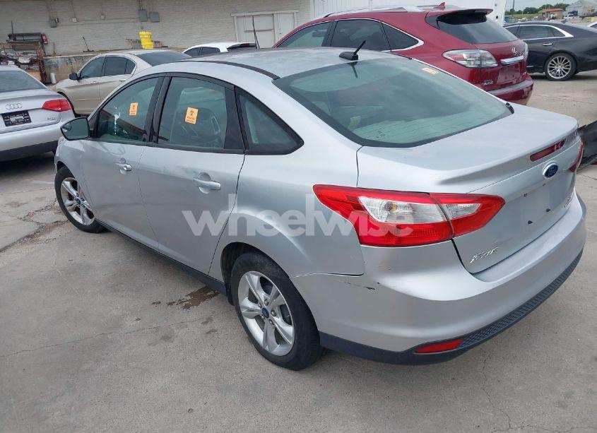 Photo 3 of 2014 Ford Focus SE (VIN 1FADP3F2XEL145047)