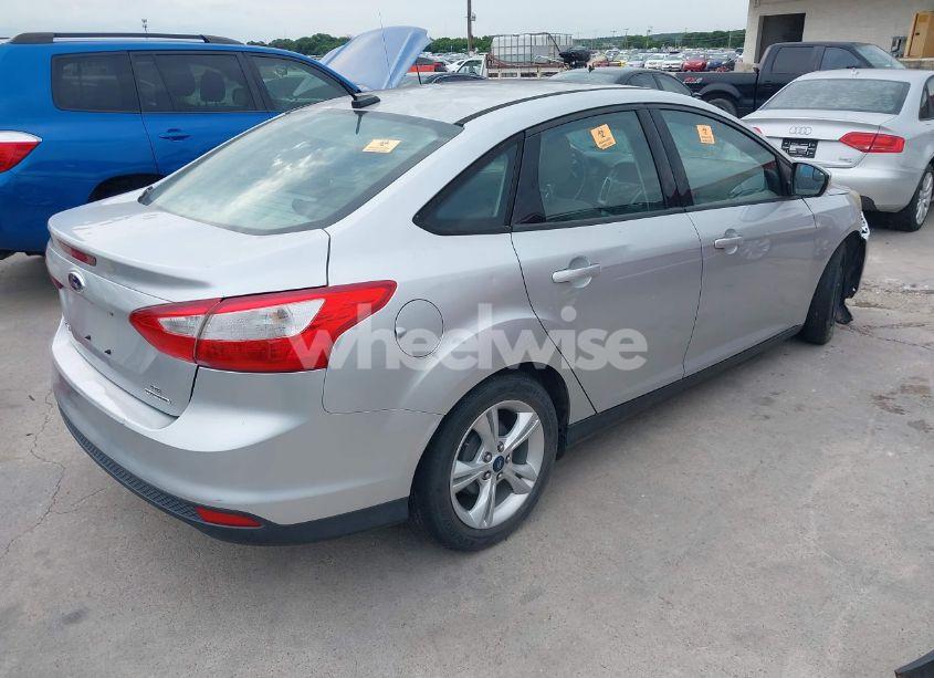 Photo 4 of 2014 Ford Focus SE (VIN 1FADP3F2XEL145047)
