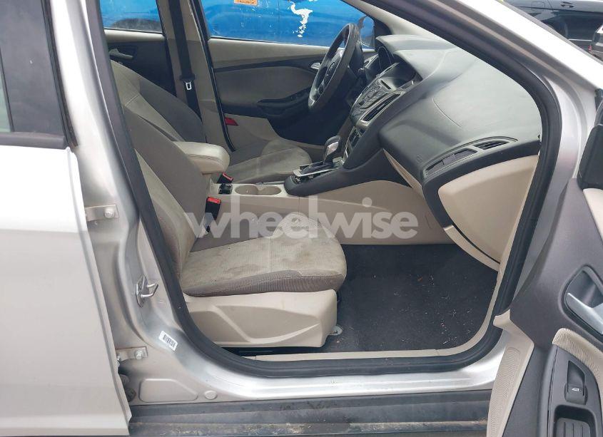 Photo 5 of 2014 Ford Focus SE (VIN 1FADP3F2XEL145047)