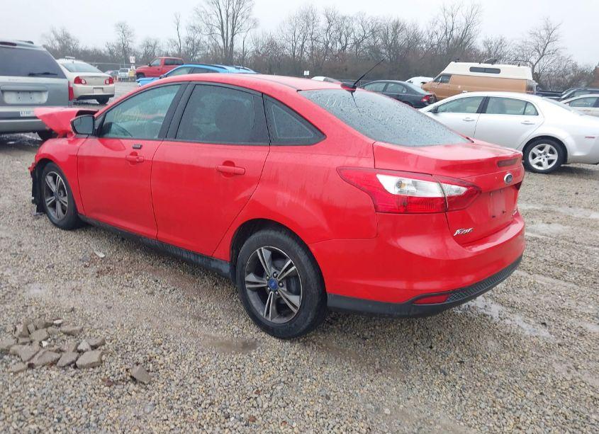 Photo 3 of 2014 Ford Focus SE (VIN 1FADP3F2XEL148319)