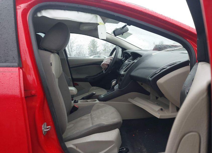 Photo 5 of 2014 Ford Focus SE (VIN 1FADP3F2XEL148319)