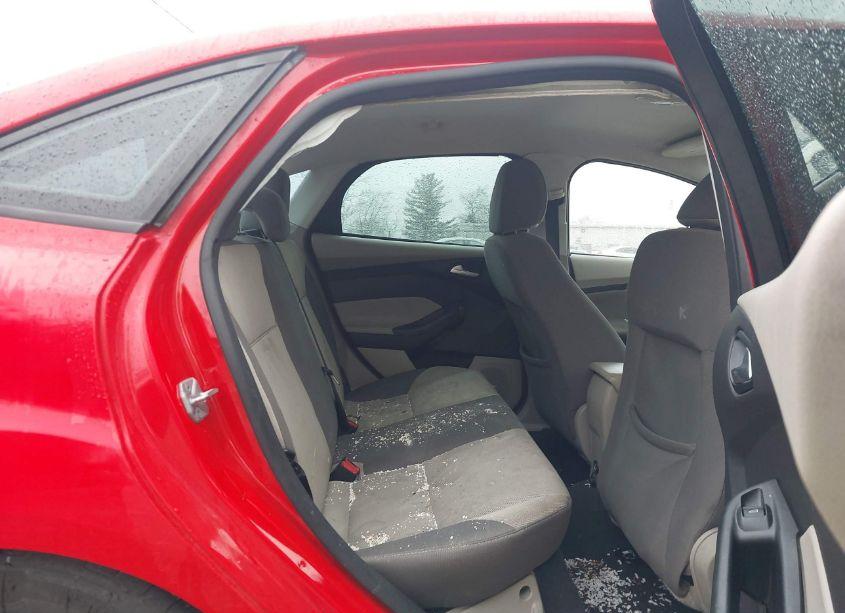 Photo 8 of 2014 Ford Focus SE (VIN 1FADP3F2XEL148319)