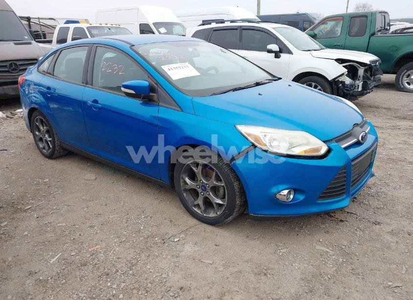 2014 Ford Focus SE (VIN 1FADP3F2XEL165069) main photo