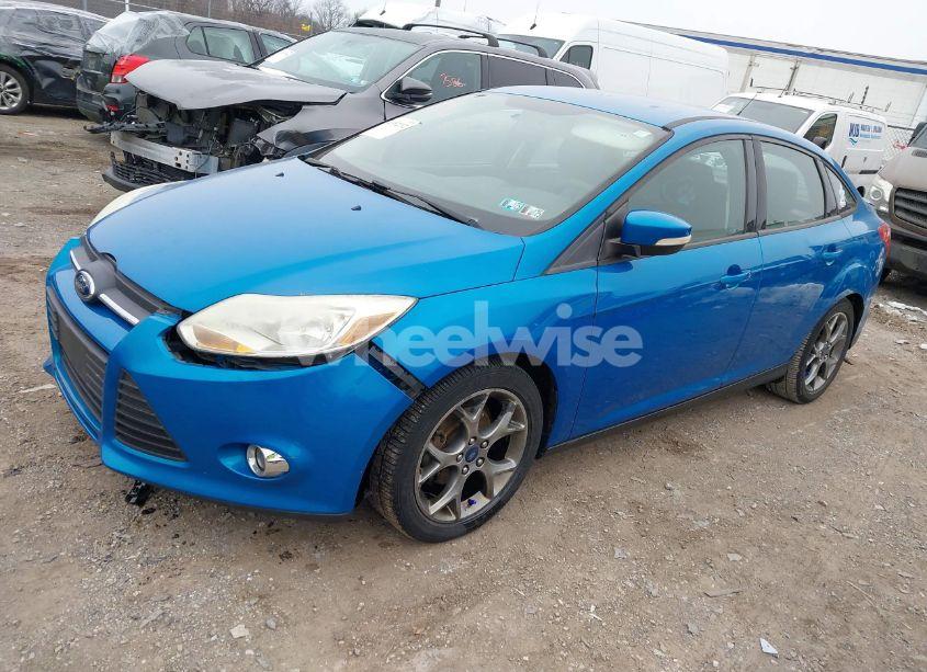 Photo 2 of 2014 Ford Focus SE (VIN 1FADP3F2XEL165069)