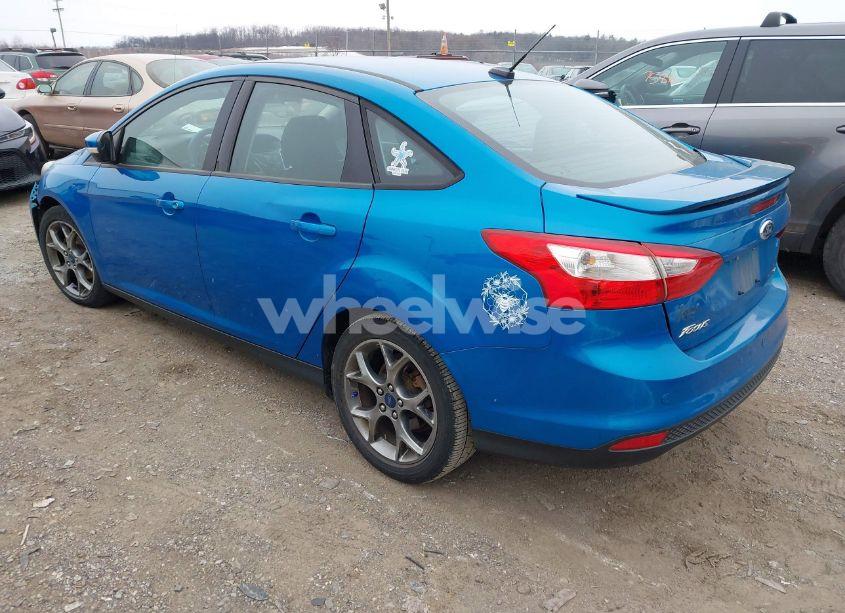 Photo 3 of 2014 Ford Focus SE (VIN 1FADP3F2XEL165069)