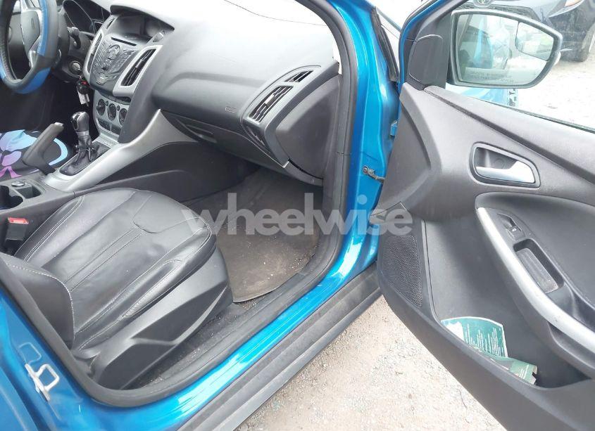 Photo 5 of 2014 Ford Focus SE (VIN 1FADP3F2XEL165069)