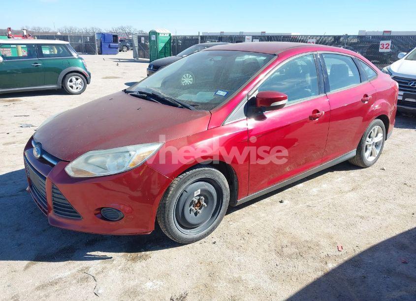 Photo 2 of 2014 Ford Focus SE (VIN 1FADP3F2XEL168196)