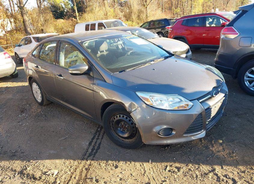2014 Ford Focus SE (VIN 1FADP3F2XEL178629) main photo