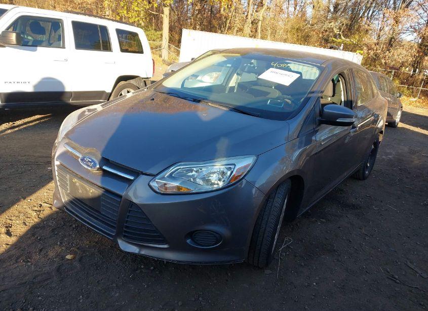 Photo 2 of 2014 Ford Focus SE (VIN 1FADP3F2XEL178629)