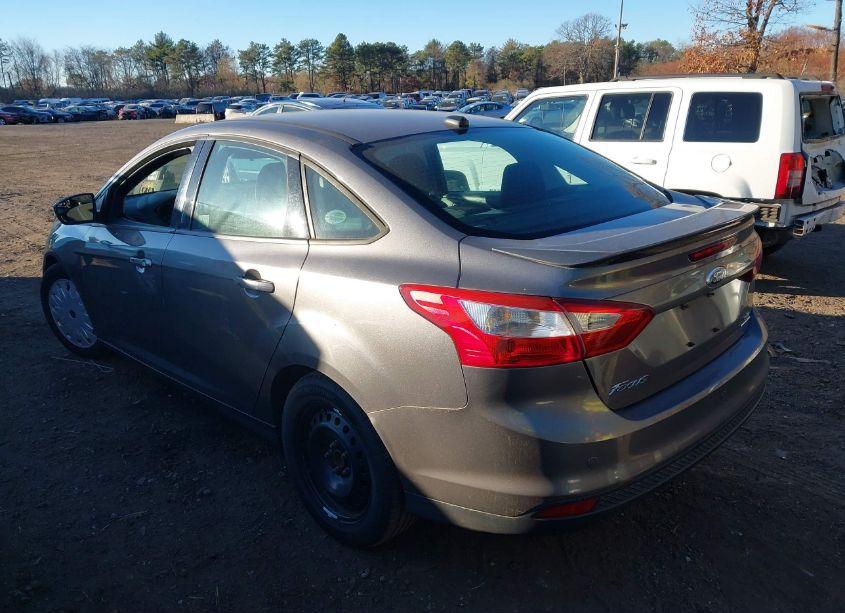 Photo 3 of 2014 Ford Focus SE (VIN 1FADP3F2XEL178629)