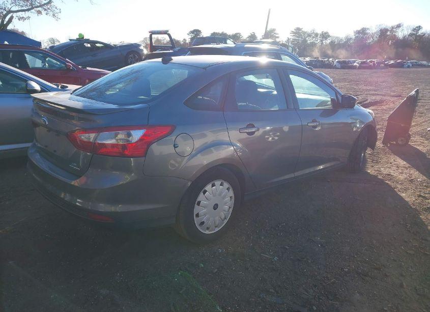 Photo 4 of 2014 Ford Focus SE (VIN 1FADP3F2XEL178629)