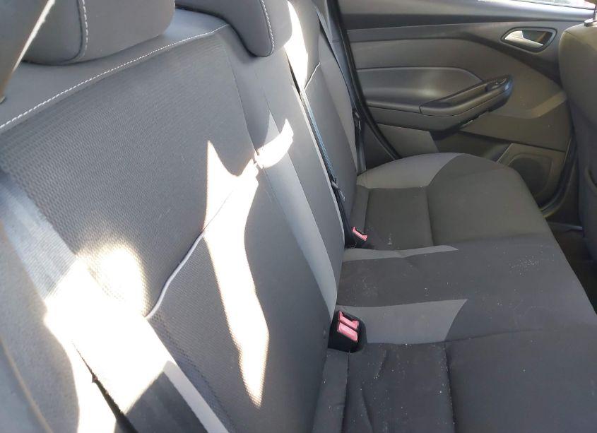 Photo 8 of 2014 Ford Focus SE (VIN 1FADP3F2XEL178629)