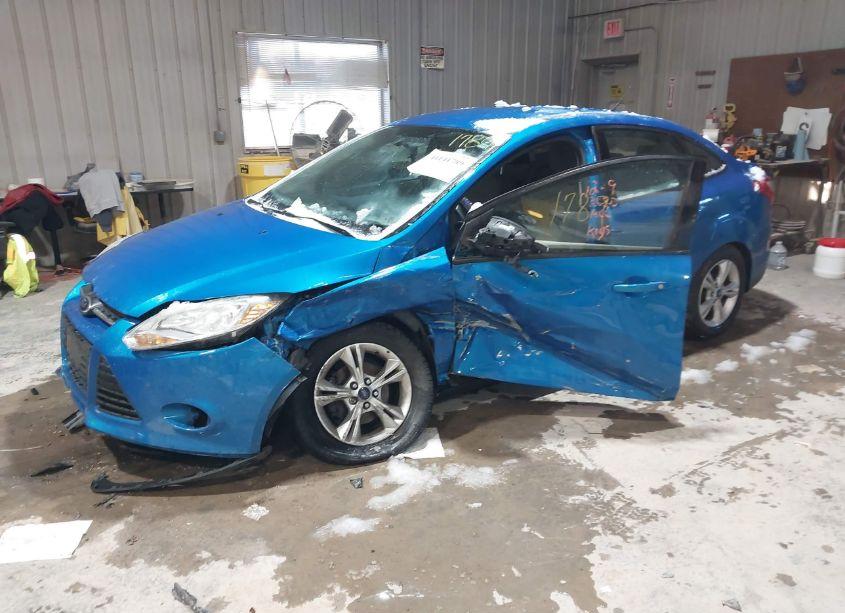 Photo 2 of 2014 Ford Focus SE (VIN 1FADP3F2XEL192806)