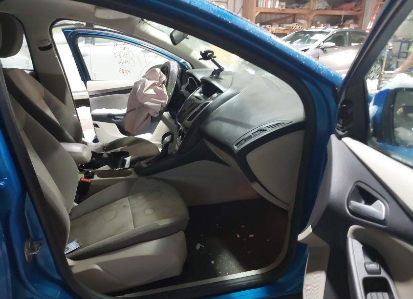 Photo 5 of 2014 Ford Focus SE (VIN 1FADP3F2XEL192806)