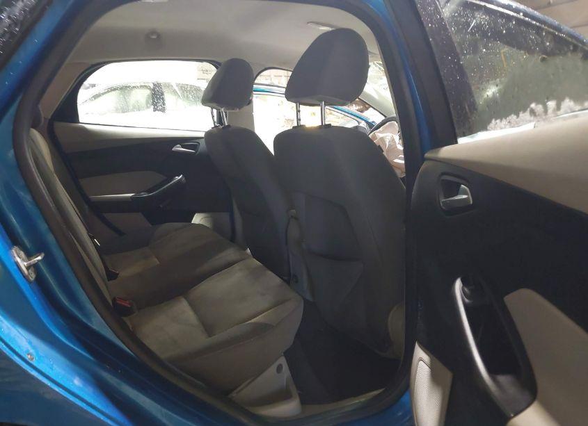 Photo 8 of 2014 Ford Focus SE (VIN 1FADP3F2XEL192806)