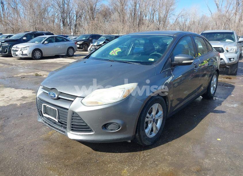 Photo 2 of 2014 Ford Focus SE (VIN 1FADP3F2XEL197472)