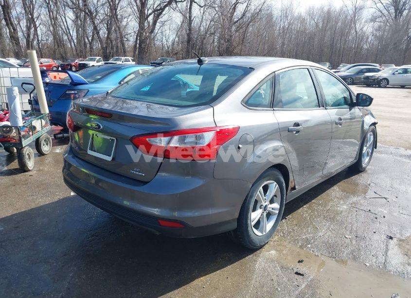 Photo 4 of 2014 Ford Focus SE (VIN 1FADP3F2XEL197472)