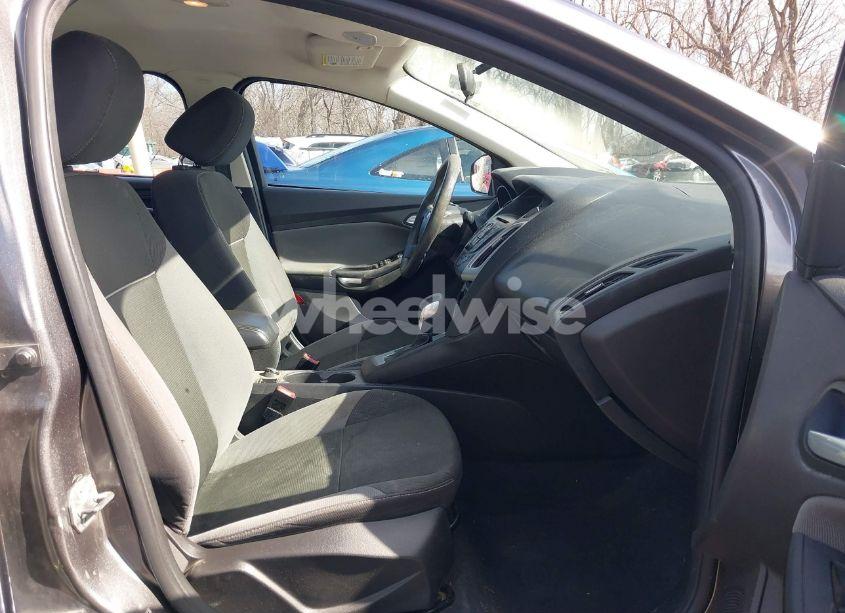 Photo 5 of 2014 Ford Focus SE (VIN 1FADP3F2XEL197472)