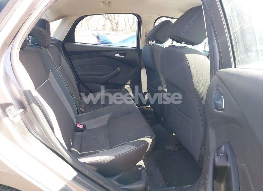 Photo 8 of 2014 Ford Focus SE (VIN 1FADP3F2XEL197472)