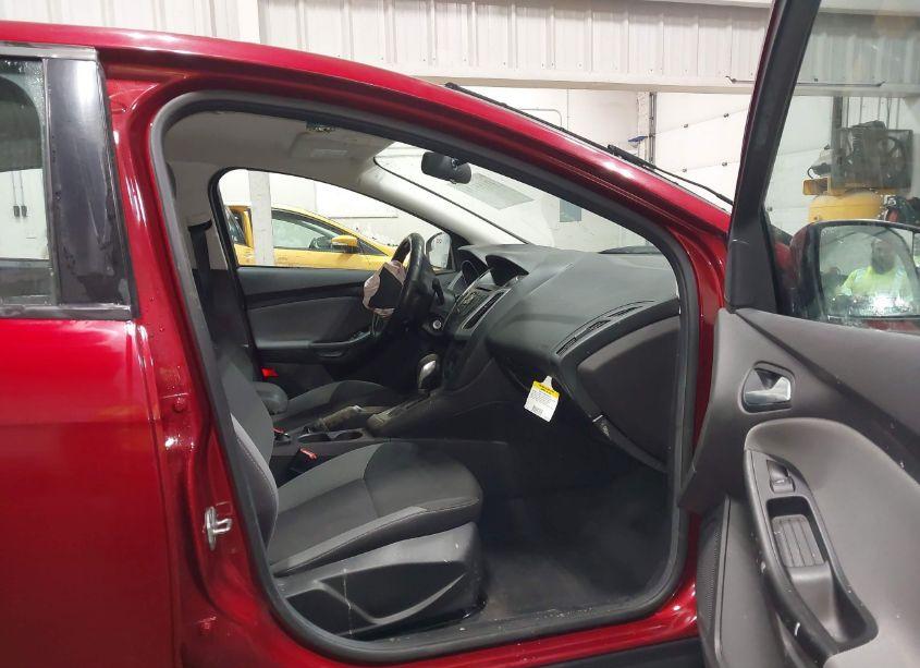 Photo 5 of 2014 Ford Focus SE (VIN 1FADP3F2XEL200113)