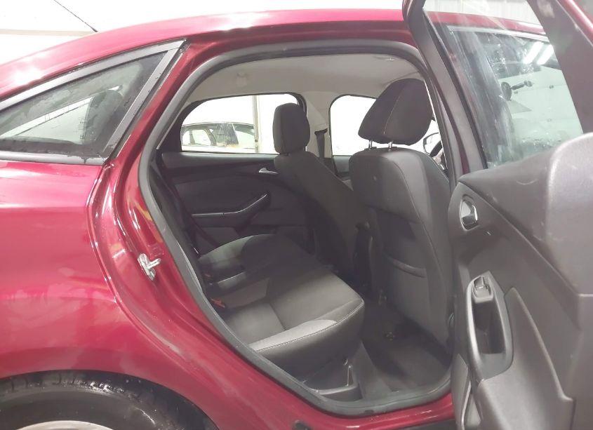 Photo 8 of 2014 Ford Focus SE (VIN 1FADP3F2XEL200113)