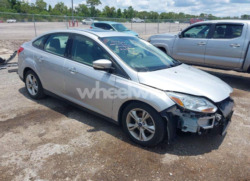 2014 Ford Focus SE (VIN 1FADP3F2XEL204016) main photo