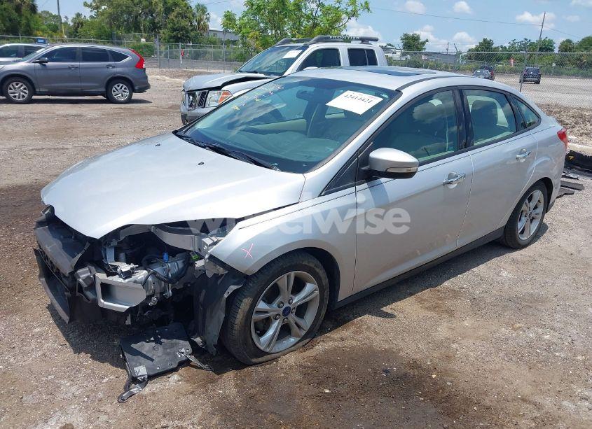 Photo 2 of 2014 Ford Focus SE (VIN 1FADP3F2XEL204016)