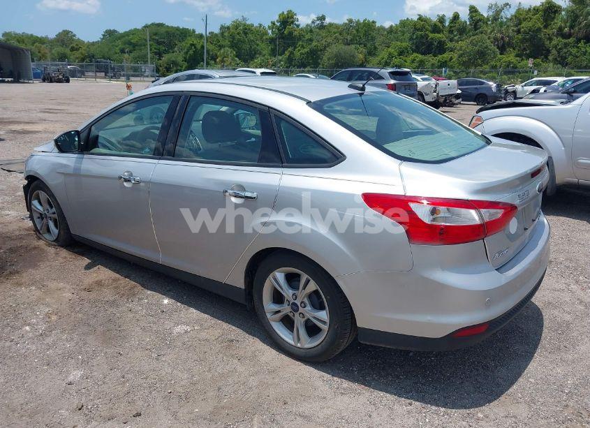 Photo 3 of 2014 Ford Focus SE (VIN 1FADP3F2XEL204016)