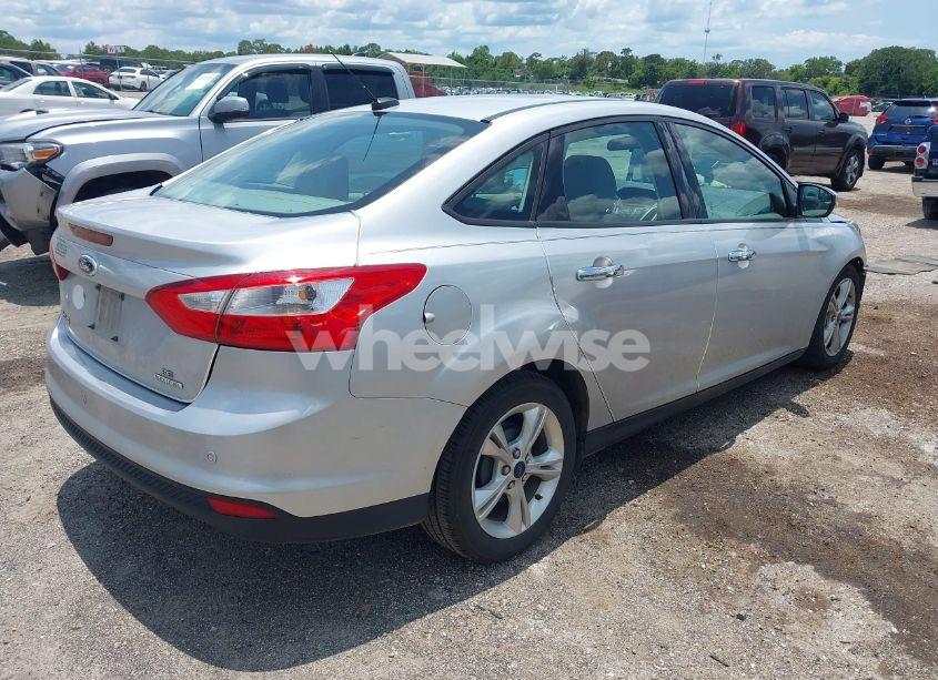 Photo 4 of 2014 Ford Focus SE (VIN 1FADP3F2XEL204016)