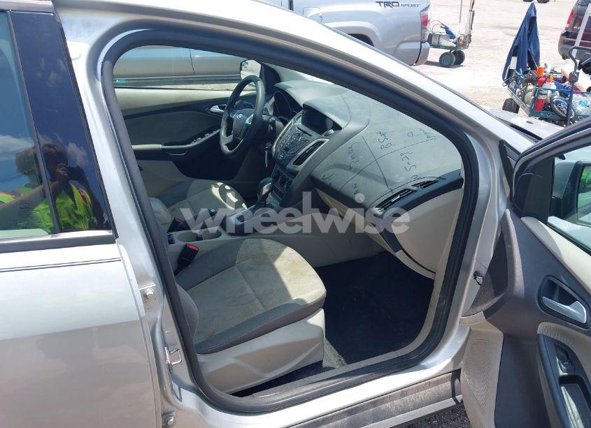 Photo 5 of 2014 Ford Focus SE (VIN 1FADP3F2XEL204016)