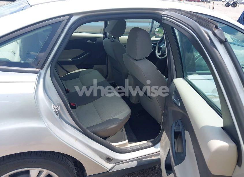 Photo 8 of 2014 Ford Focus SE (VIN 1FADP3F2XEL204016)