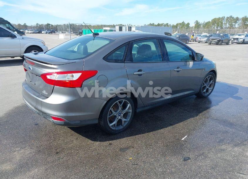 Photo 4 of 2014 Ford Focus SE (VIN 1FADP3F2XEL213072)