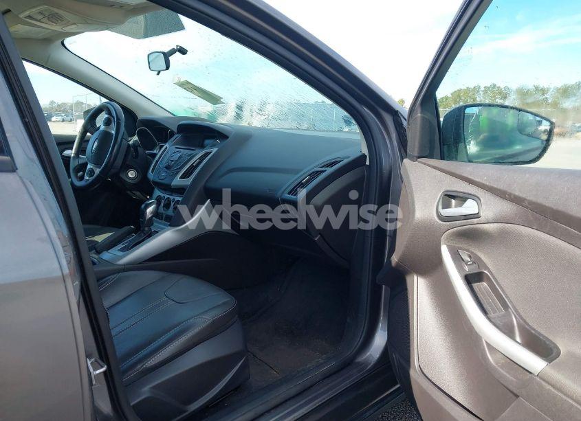 Photo 5 of 2014 Ford Focus SE (VIN 1FADP3F2XEL213072)
