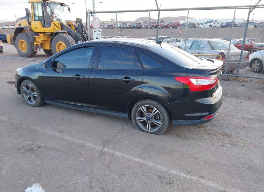 Photo 3 of 2014 Ford Focus SE (VIN 1FADP3F2XEL270422)