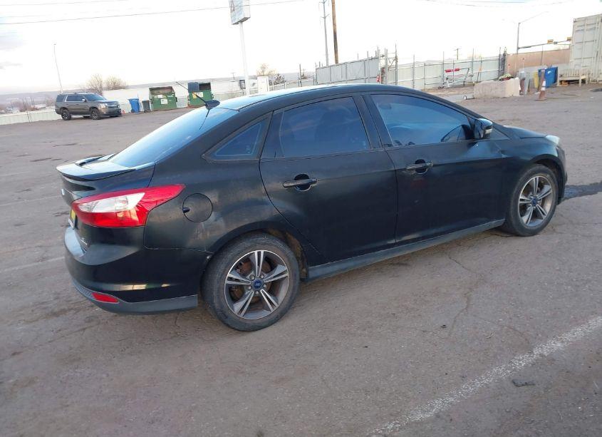 Photo 4 of 2014 Ford Focus SE (VIN 1FADP3F2XEL270422)