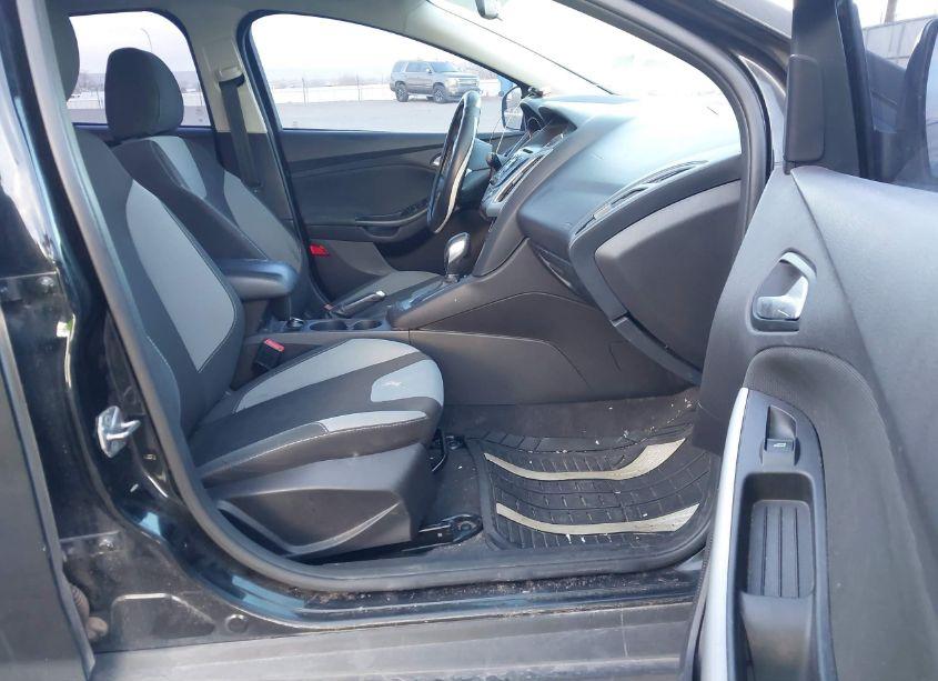 Photo 5 of 2014 Ford Focus SE (VIN 1FADP3F2XEL270422)