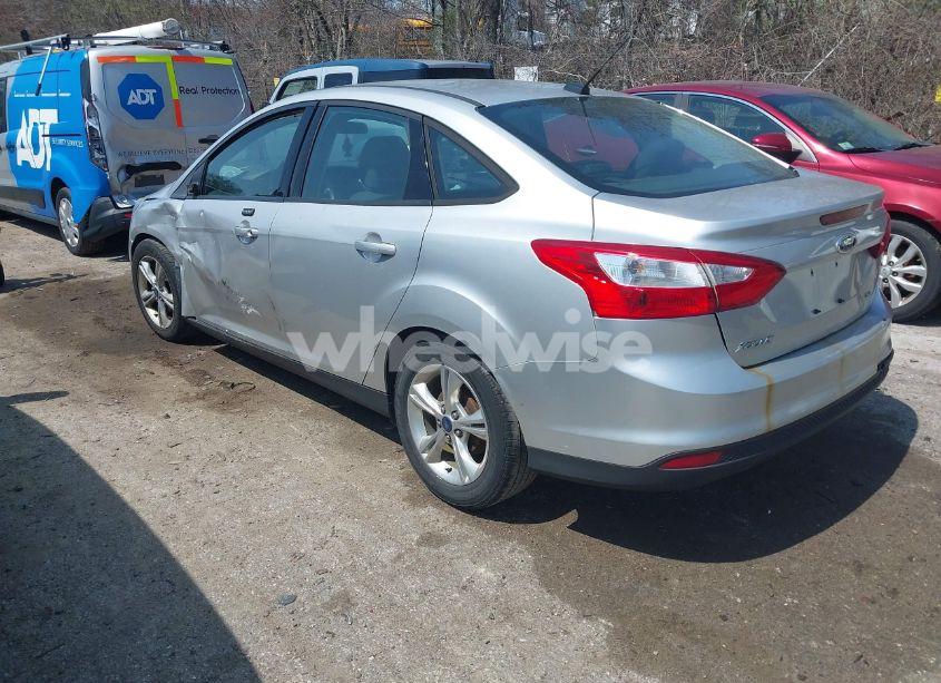 Photo 3 of 2014 Ford Focus SE (VIN 1FADP3F2XEL279119)