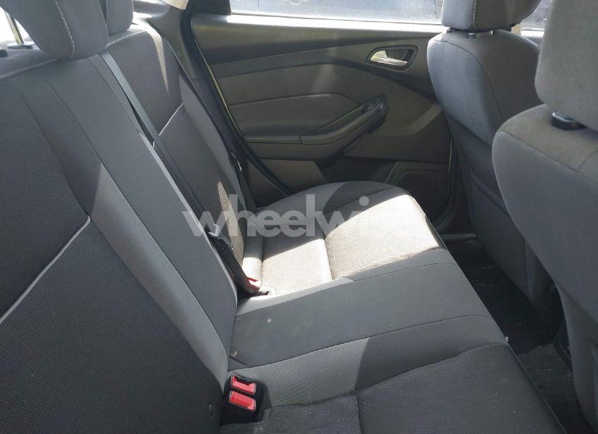 Photo 8 of 2014 Ford Focus SE (VIN 1FADP3F2XEL279119)