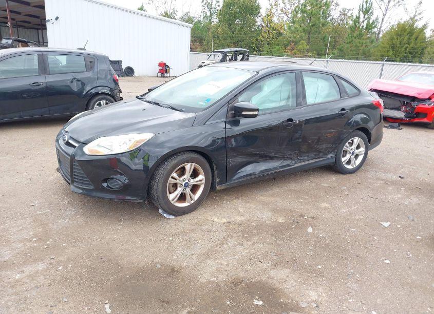Photo 2 of 2014 Ford Focus SE (VIN 1FADP3F2XEL293022)