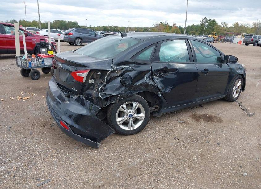 Photo 4 of 2014 Ford Focus SE (VIN 1FADP3F2XEL293022)