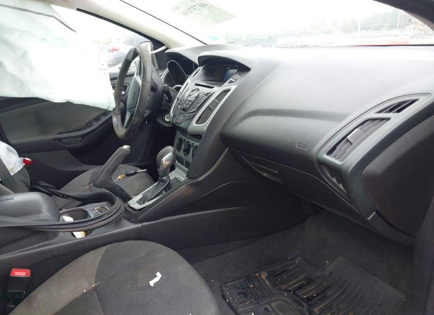 Photo 5 of 2014 Ford Focus SE (VIN 1FADP3F2XEL293022)